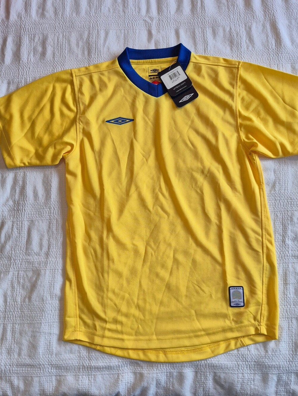 UMBRO boys Large yellow with blue accent short sleeve shirt NEW